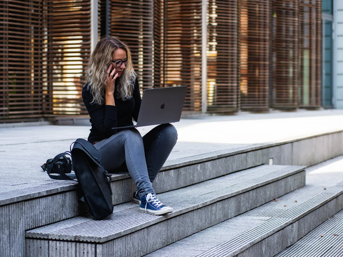 Detailansicht: E-Commerce Agentur Kaiserslautern analysiert Shop-Performance-Daten.
